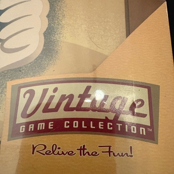 Hasbro Monopoly Vintage Game - Brown and Green - Picture 2 of 4